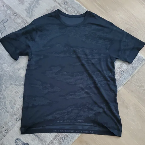 Lululemon Camo Short Sleeve Athletic Shirt Top SzXL - Picture 2 of 8